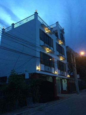 Private Condo in Cubao with Aircon, Microwave, Fast WiFi & Netflix